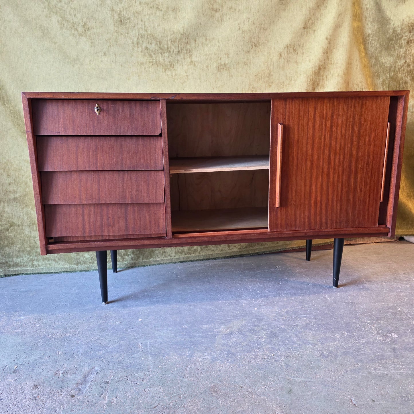 Vintage senkki/TV-taso 1960-luku