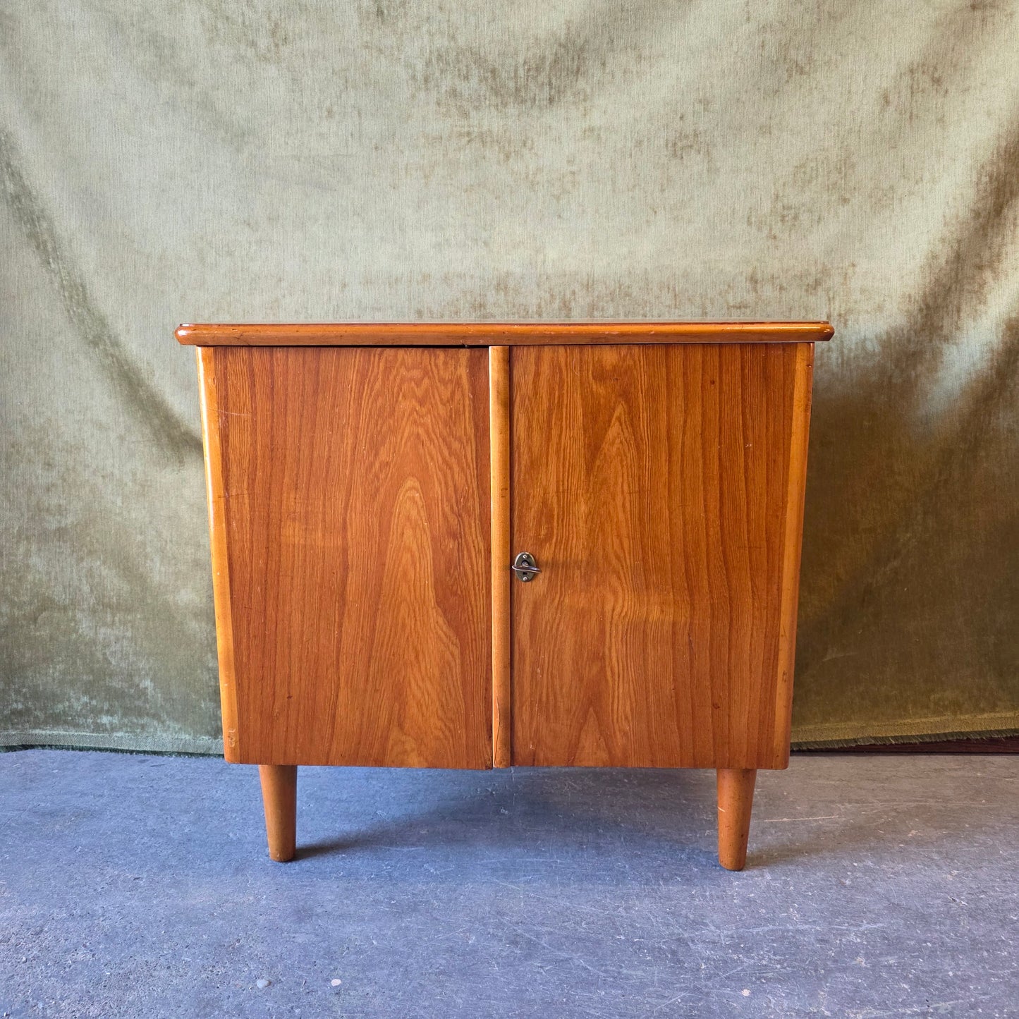 Mini kaappi 1960-luvulta