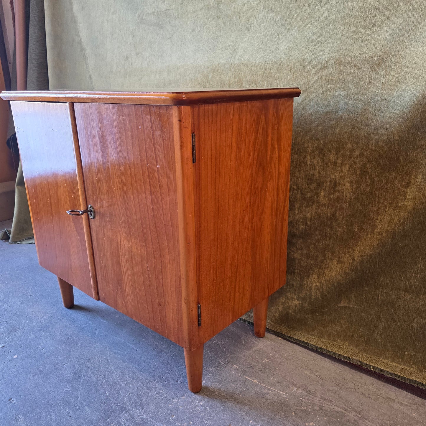 Mini kaappi 1960-luvulta