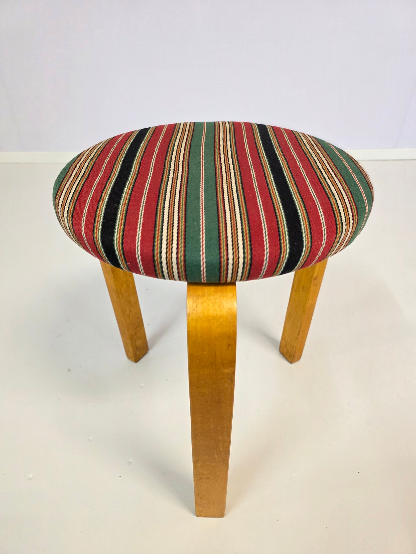 Alvar Aalto jakkara, malli 60