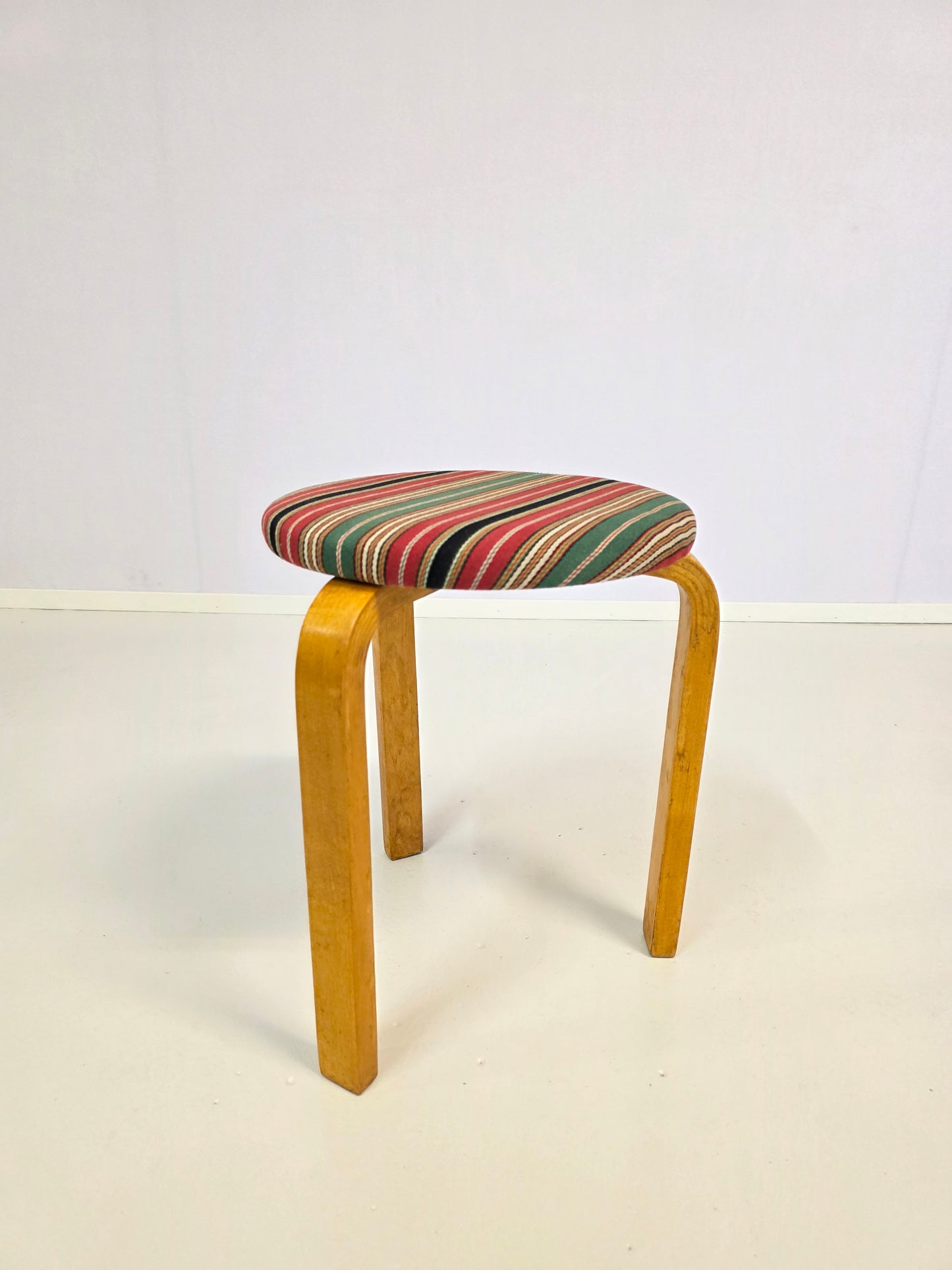 Alvar Aalto jakkara, malli 60