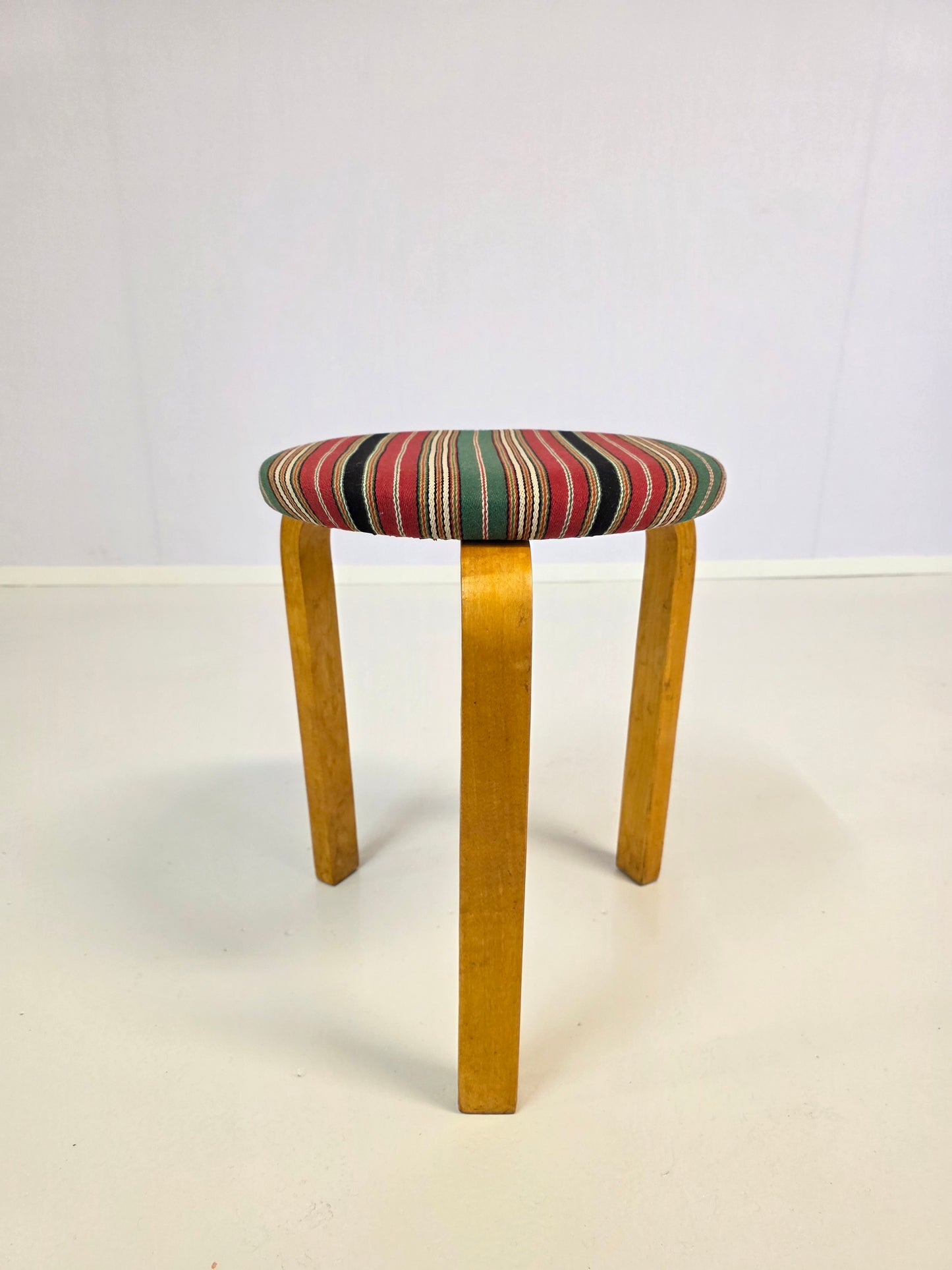 Alvar Aalto jakkara, malli 60