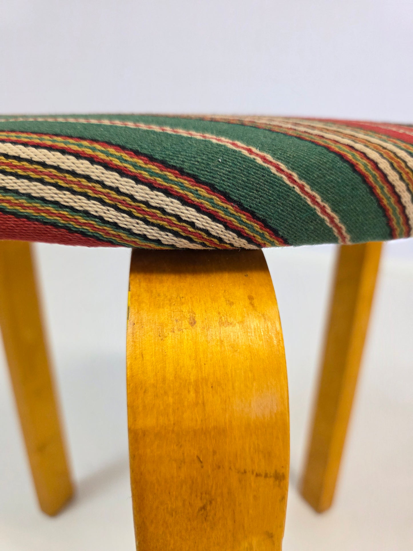 Alvar Aalto jakkara, malli 60