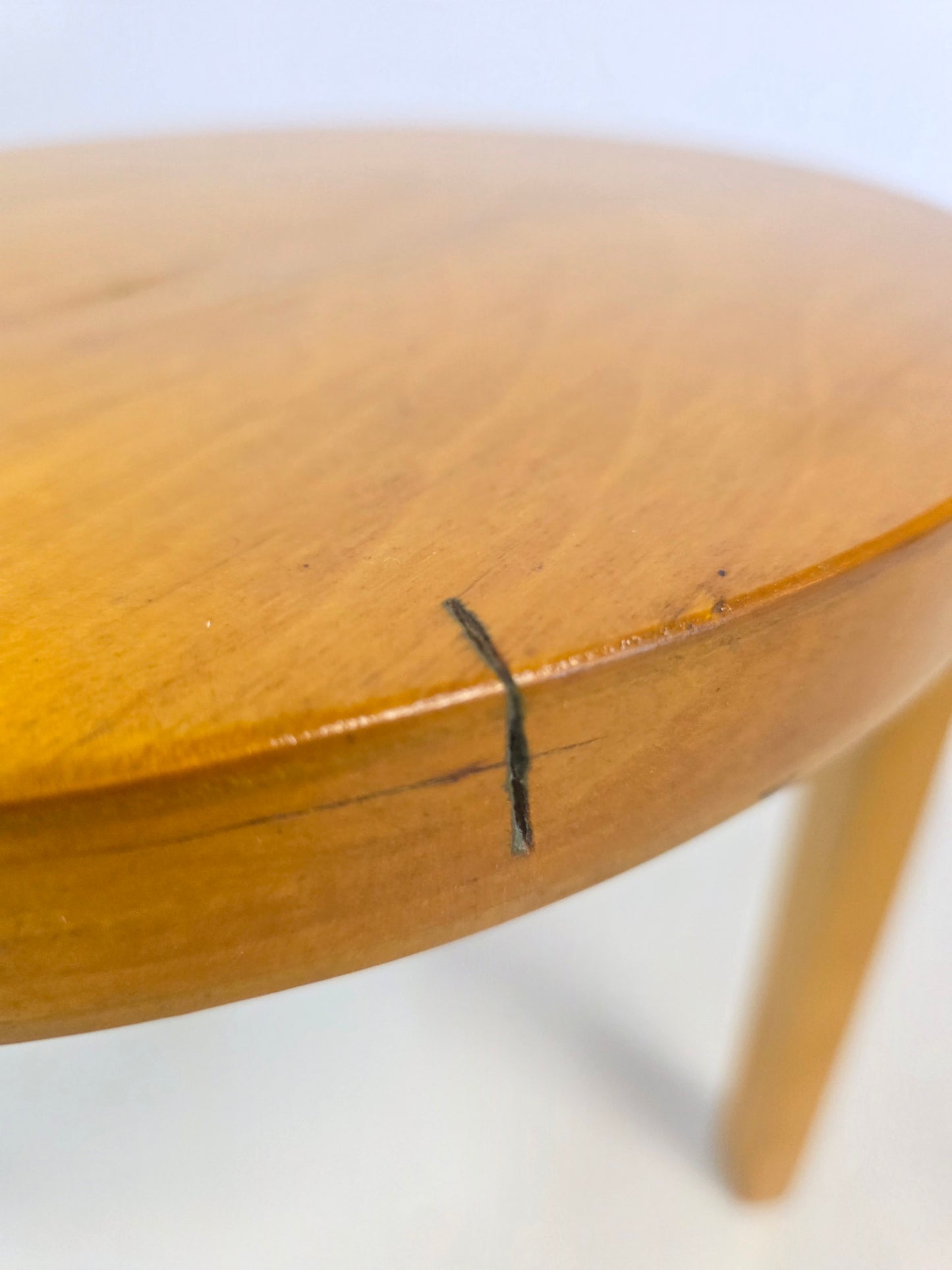 Pari Alvar Aalto jakkaraa, malli 60