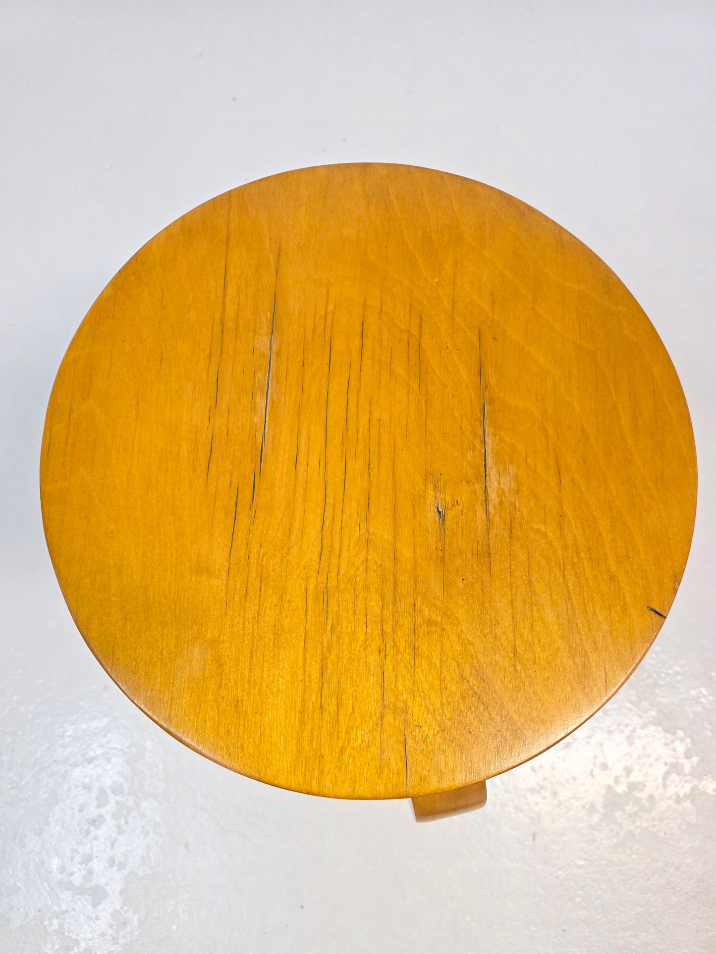Pari Alvar Aalto jakkaraa, malli 60