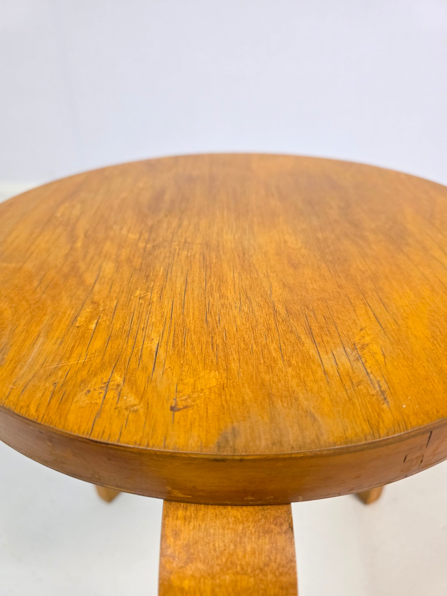 Pari Alvar Aalto jakkaraa, malli 60