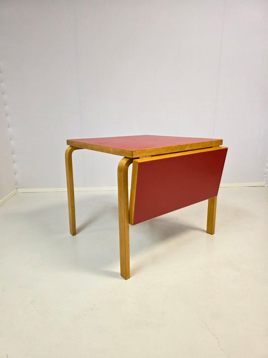 Artek DLC81 klaffipöytä punainen linoleum 1950-luku