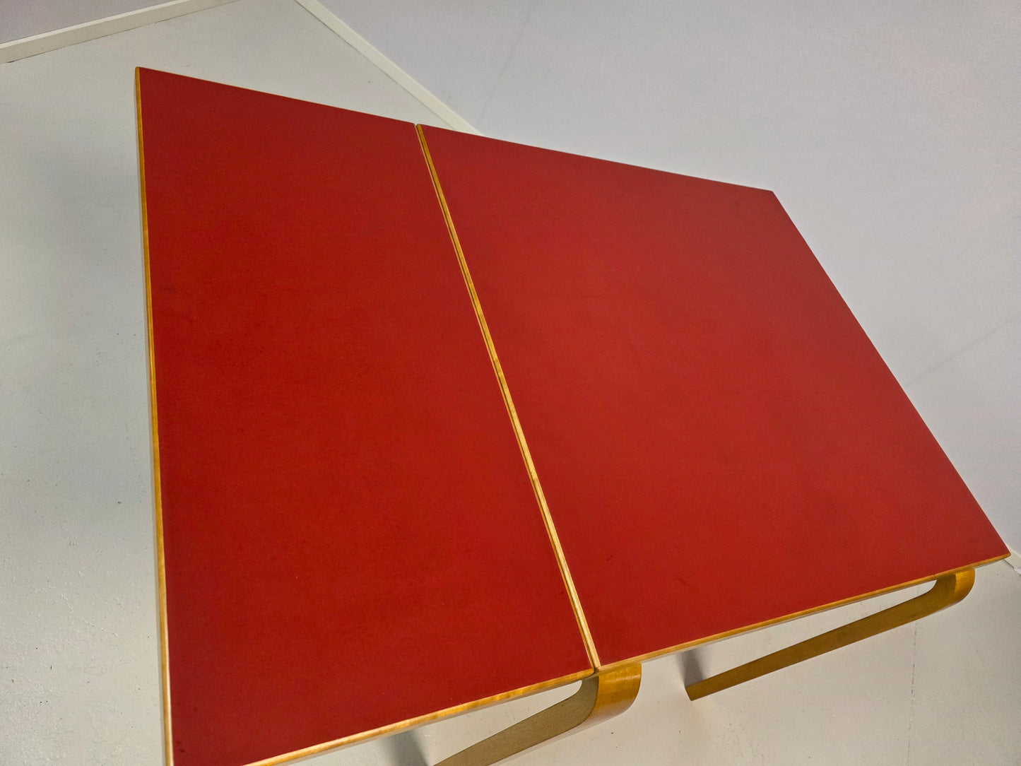 Artek DLC81 klaffipöytä punainen linoleum 1950-luku