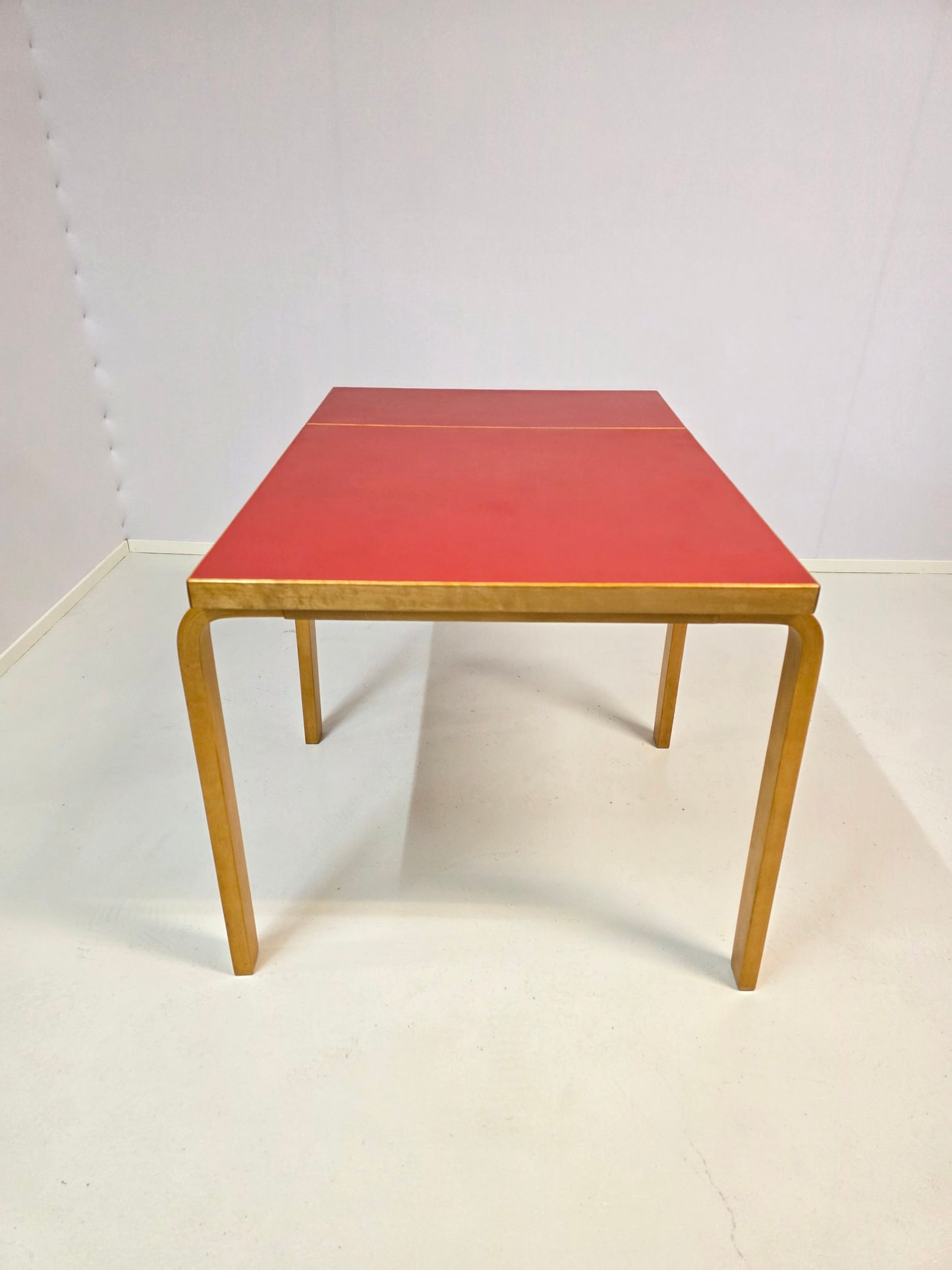 Artek DLC81 klaffipöytä punainen linoleum 1950-luku