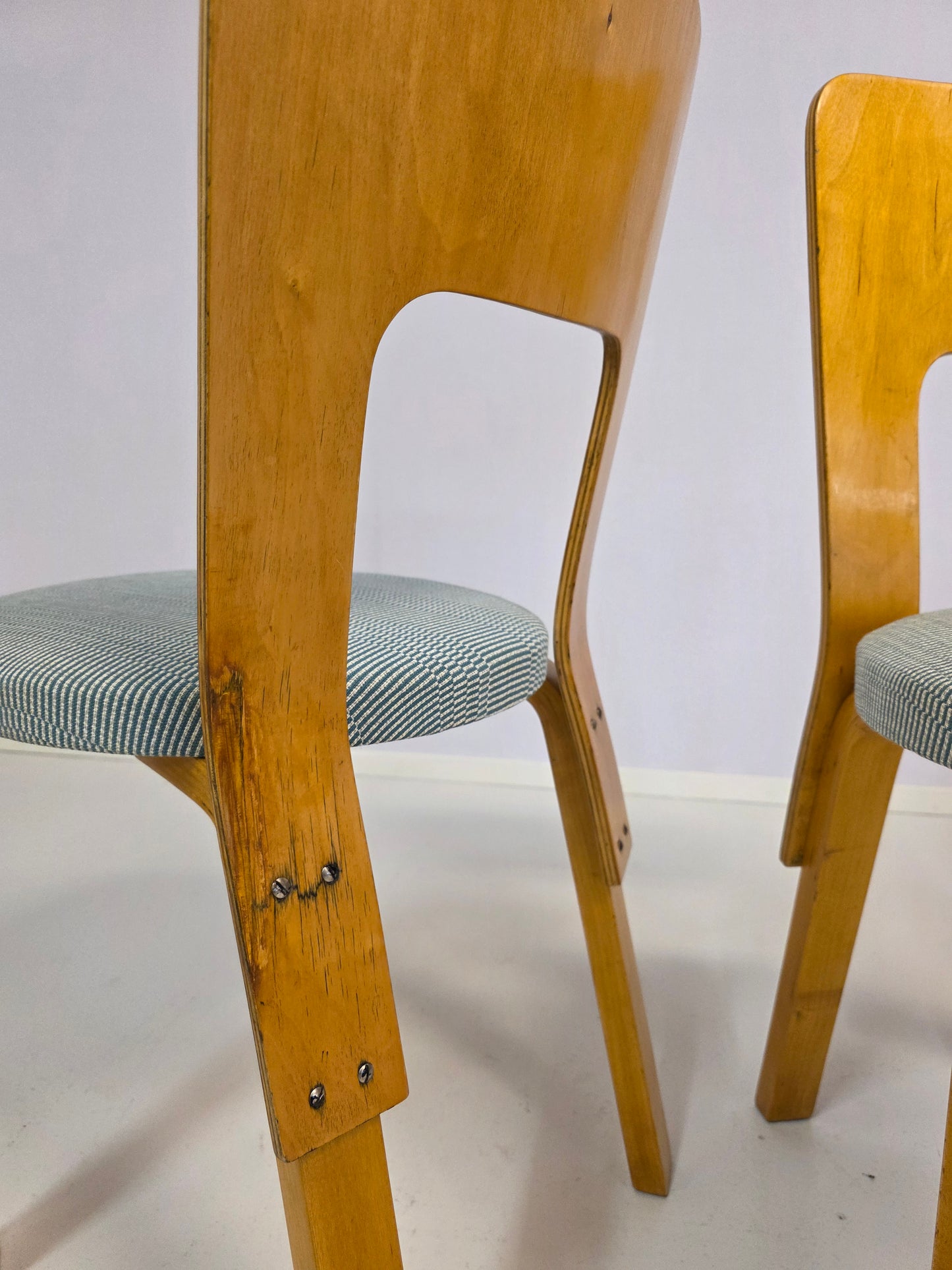 Pari Alvar Aalto tuolia, malli 66 1930-luku