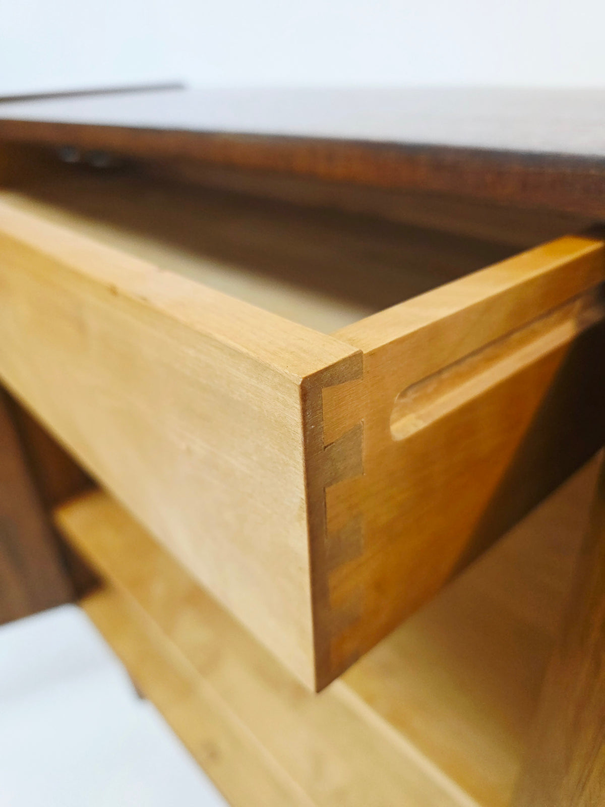 Teak liinavaatekaappi Jussi Peippo