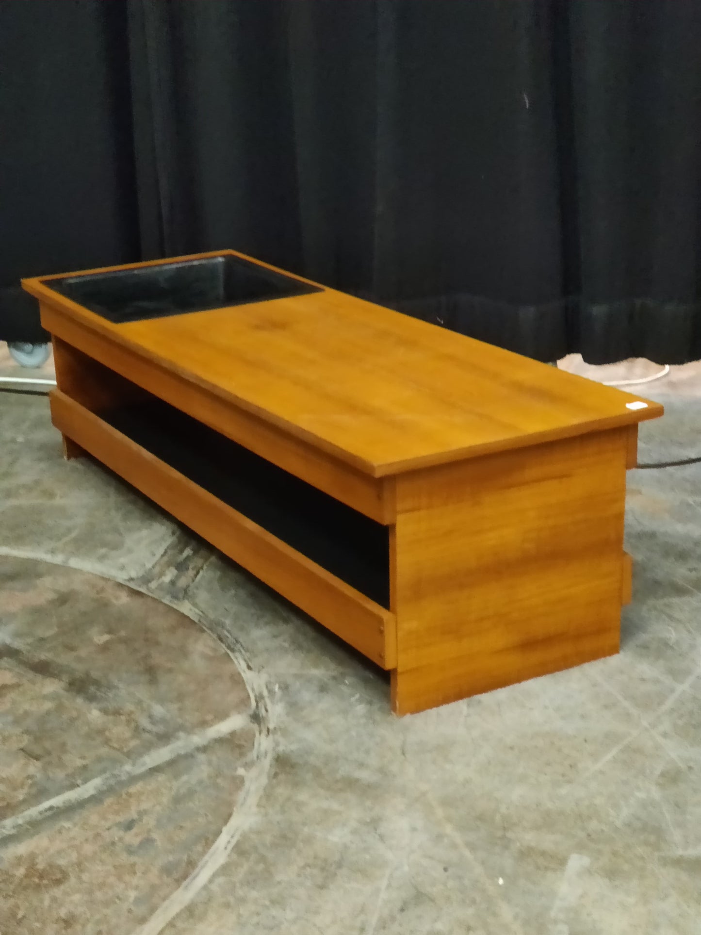 Kukka/kasvitaso teak