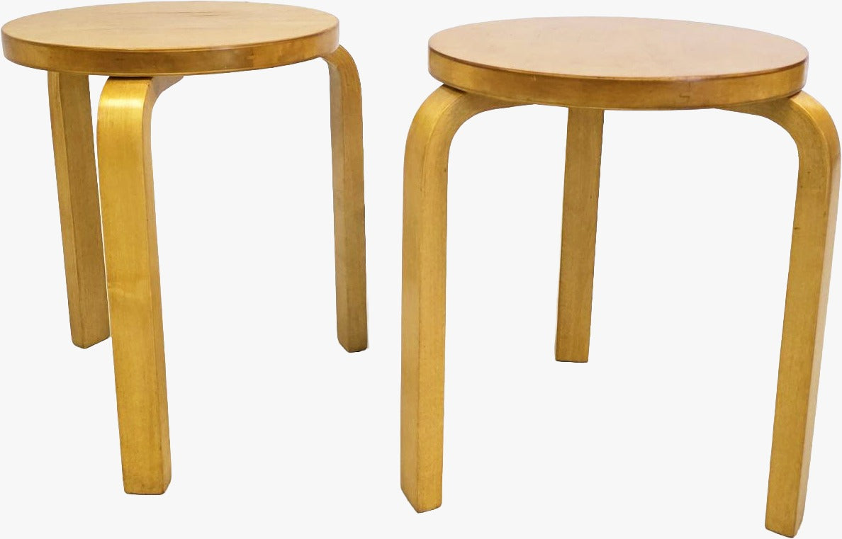 Pari Alvar Aalto jakkaraa, malli 60