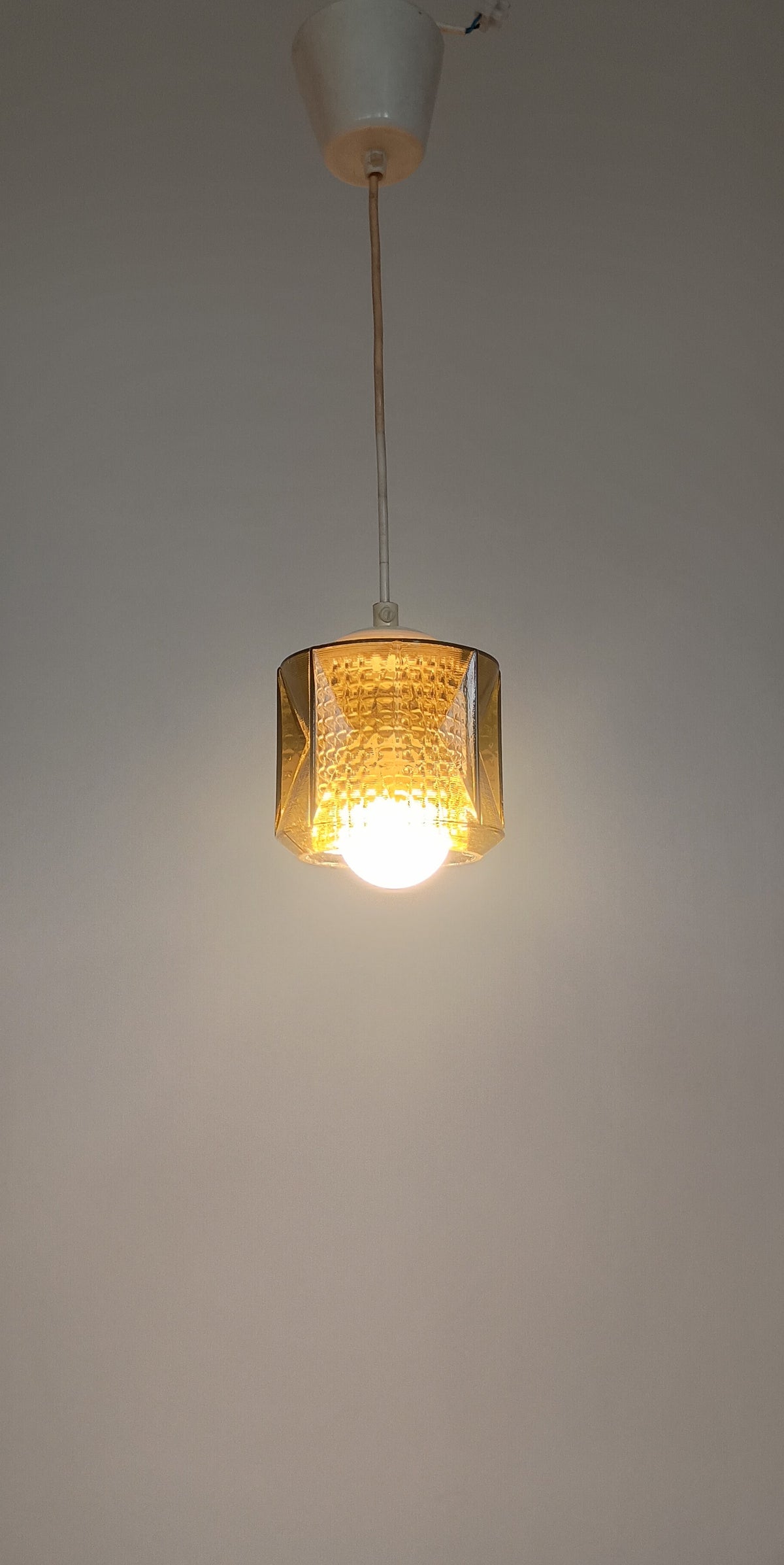 Pitkä vintage kattovalaisin