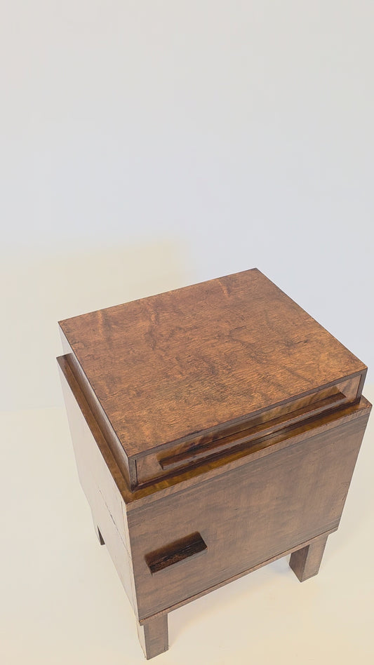 Funkkis/Art Deco yöpöytä 1930-luku