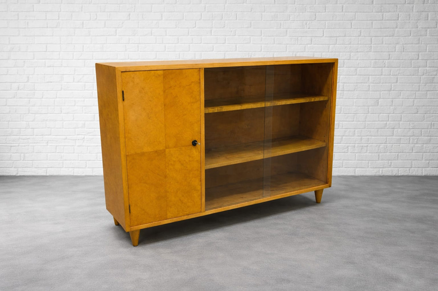 1940-luvun kirjakaappi